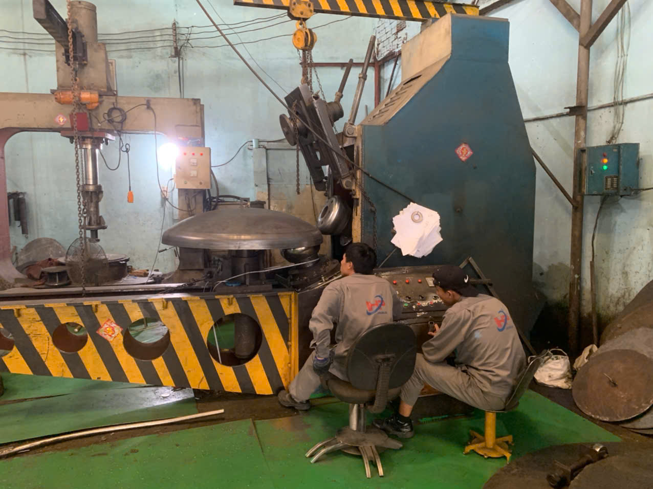 Metal spinning machine 3.jpg